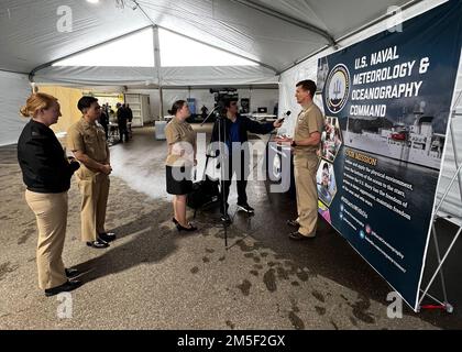 GULFPORT, Mils.— l'océanographie navale, en collaboration avec le gouvernement, le milieu universitaire et des partenaires de l'industrie, a participé et co-organisé l'opération Oceans in action 2022 et l'exercice de technologie de pointe (ANTX), à 7-10 mars 2022. Oceans in action 2022, le premier événement régional sur les technologies marines de la côte du Golfe, axé sur les technologies émergentes, a eu lieu à 7-10 mars, à Biloxi, Mississippi. Les participants au Sommet sur les océans en action et la sécurité portuaire de 2022 ont pu assister à des présentations précieuses sur les technologies bleues émergentes, les programmes gouvernementaux et les progrès en matière de sécurité portuaire. L’exercice Advanced Naval Technology, ou « ANTX, Banque D'Images