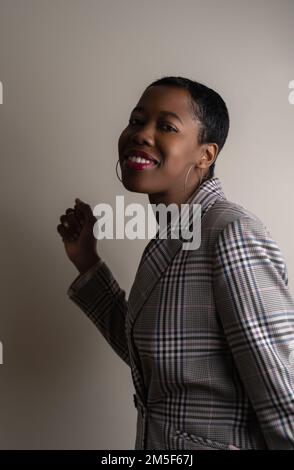 Portrait de bonne jeune femme adulte Banque D'Images