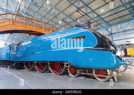 Train Mallard exposé au Musée national des chemins de fer de York. Banque D'Images