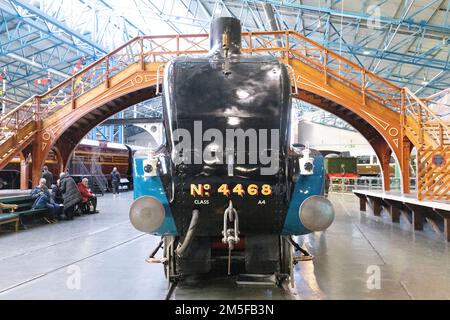 Train Mallard exposé au Musée national des chemins de fer de York. Banque D'Images