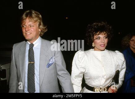 Joan Collins et Peter Holm Circa années 1980 crédit: Ralph Dominguez/MediaPunch Banque D'Images