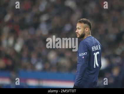 Paris, France. 28th décembre 2022. Neymar de Paris Saint-Germain réagit lors du match de football de la Ligue française 1 entre le FC Paris Saint-Germain et le RC Strasbourg Alsace au stade du Parc des Princes à Paris, France, le 28 décembre 2022. Credit: Gao Jing/Xinhua/Alamy Live News Banque D'Images