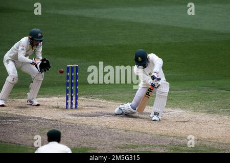 Melbourne, Australie, 29 décembre 2022. Keshav Maharaj, d'Afrique du Sud, chauve-souris lors du match d'essai du lendemain de Noël entre l'Australie et l'Afrique du Sud au terrain de cricket de Melbourne, à 29 décembre 2022, à Melbourne, en Australie. Crédit : Dave Helison/Speed Media/Alamy Live News Banque D'Images
