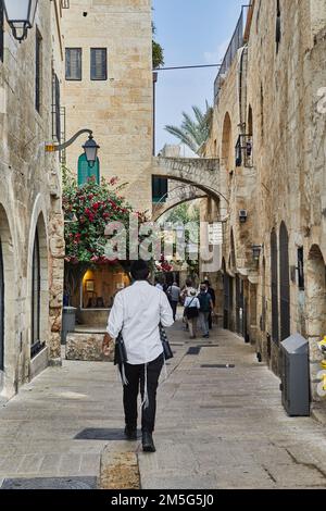 Jérusalem, Israël - 15 novembre 2022 : allée ancienne dans le quartier juif, Jérusalem. Banque D'Images