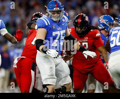 28 décembre 2022 : Mason Brooks, joueur de ligne offensif du Mississippi (75), pendant le TaxAct Texas Bowl, le 28 décembre 2022 à Houston. (Image de crédit : © Scott Coleman/ZUMA Press Wire) Banque D'Images