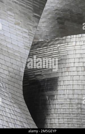 Détail de la façade du musée Guggenheim de Bilbao, photographie architecturale, pays basque, Espagne Banque D'Images