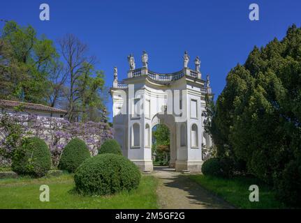 Exedra dans le parc de Villa Pisani, Stra, province de Venise, Italie Banque D'Images