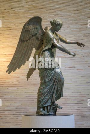 Statue de bronze Vittoria alata, Brescia, province de Brescia, Italie Banque D'Images