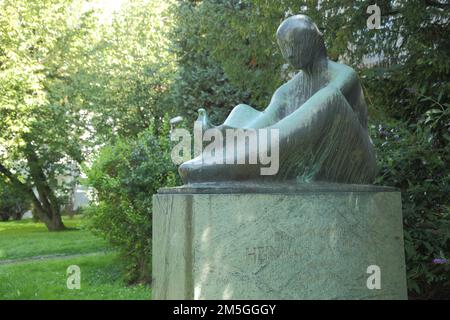 Monument et sculpture de Heinrich von Stephan, co-fondateur de Deutsche Post AG, MAN, assis, Francfort, Hesse, Allemagne Banque D'Images