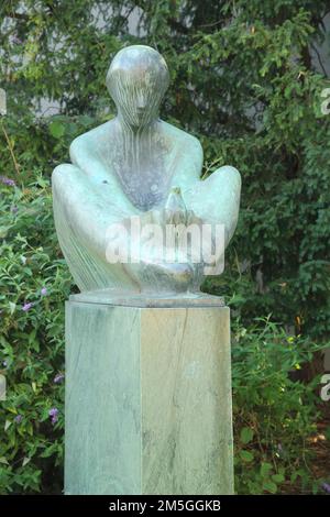 Monument et sculpture de Heinrich von Stephan, co-fondateur de Deutsche Post AG, homme assis, Francfort, Hesse, Allemagne Banque D'Images