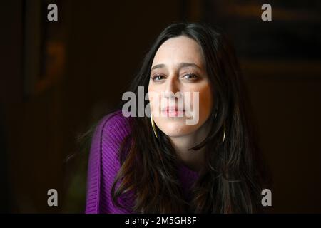 L'actrice Mariana Trevino, qui joue Marisol dans Un homme appelé Otto, photographié à Stockholm, Suède, 14 décembre 2022. Photo: Anders Wiklund / TT / co Banque D'Images