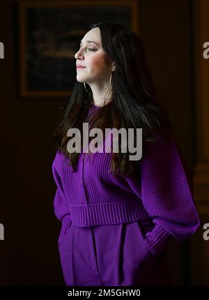 L'actrice Mariana Trevino, qui joue Marisol dans Un homme appelé Otto, photographié à Stockholm, Suède, 14 décembre 2022. Photo: Anders Wiklund / TT / co Banque D'Images