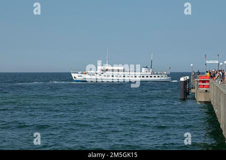 Bateau d'excursion Baltica, jetée, Kuehlungsborn, Mecklembourg-Poméranie occidentale, Allemagne Banque D'Images