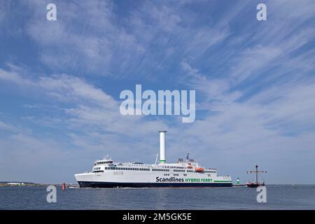 Scandlines Hybrid Ferry, jetée légère, Unterwarnow, Hanse Sail, Warnemuende, Rostock, Mecklenburg-Vorpommern, Allemagne Banque D'Images