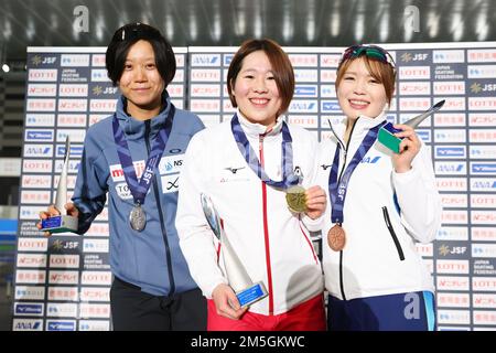 Aomori, Japon. 29th décembre 2022. (De gauche à droite) Miho Takagi, Momoka Horikawa, Ayano Sato Patinage de vitesse : les Championnats de patinage de vitesse tous Japon 90th cérémonie de remise des prix des femmes 3000m à l'YS Arena Hachinohe à Aomori, Japon . Crédit: Naoki Morita/AFLO SPORT/Alay Live News Banque D'Images