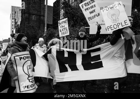 Le pouvoir au peuple manifestation de Glasgow devant les bureaux de SSE pour protester contre la hausse des factures de carburant. Banque D'Images