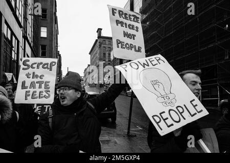 Le pouvoir au peuple manifestation de Glasgow devant les bureaux de SSE pour protester contre la hausse des factures de carburant. Banque D'Images