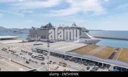 Vue sur le bateau de croisière MSC Seaside dans le port de Marseille, France sur 29 avril 2022. Banque D'Images