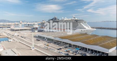 Vue sur le bateau de croisière MSC Seaside dans le port de Marseille, France sur 29 avril 2022. Banque D'Images