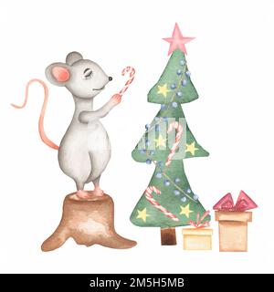 Mignon dessin animé de noël rat souris carte de noël avec arbre de noël, boîtes de cadeaux . Illustration d'un animal aquarelle dessinée à la main. Nouvel an 2020 vacances Banque D'Images