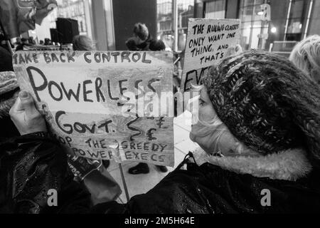 Manifestation syndicale UNITE organisée en dehors du quartier général Scottish Power à St Vincent Street Glasgow pour protester contre la hausse des coûts énergétiques Banque D'Images