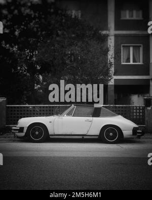 ancienne porsche carrera 911. voiture porsche luxueuse noir et blanc. Banque D'Images