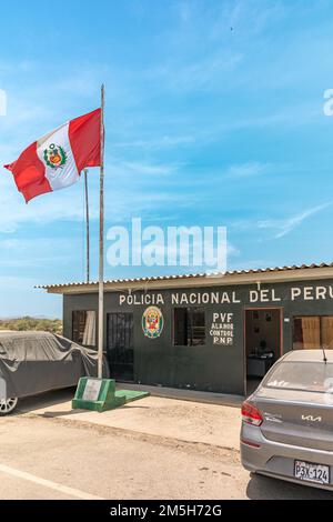 Pérou - 22 septembre 2022: Passage frontalier vers le Pérou Banque D'Images