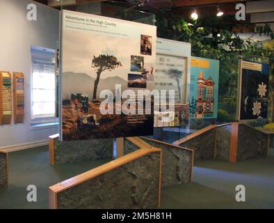 Arroyo Seco Historic Parkway - route 127 - à l'intérieur du centre d'accueil de Grassy Hollow. Le centre d'accueil de Grassy Hollow présente une série d'expositions interactives et tactiles. Emplacement : Californie (34,376° N 117,734° O) Banque D'Images