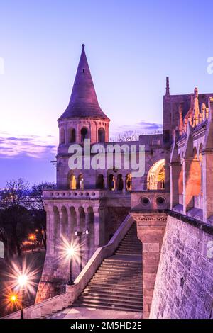 Vista del Bastión de los Pescadores al amanecer, Buda, Budapest, Hungría. Banque D'Images