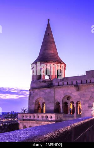 Bastión de los Pescadores al amanecer. Buda, Budapest, Hungría.Bastion des pêcheurs au lever du soleil, Budapest, Hongrie. Banque D'Images