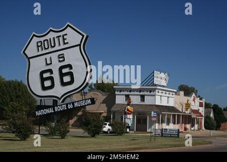 Historique route 66 - National route 66 Museum et Old Town Museum Complex. Situé à Elk City, le musée national de la route 66 et le complexe des musées de la vieille ville à proximité offrent une excellente occasion de vous rafraîchir sur l'histoire de la route 66 et de découvrir des souvenirs intéressants. (35,412° N 99,438° O) Banque D'Images