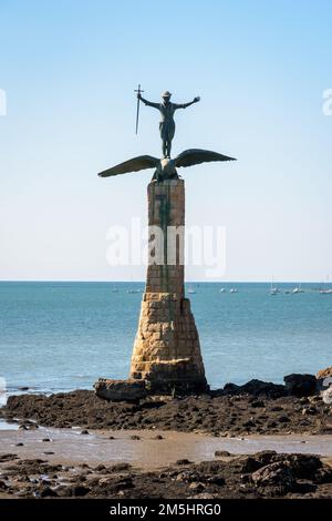 Le Monument américain, dit 'Ammy', sur la plage de Saint-Nazaire, en France, représente un soldat debout sur le dos d'un aigle. Banque D'Images