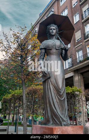 Statue de Sisi (Erzsebet Kiralyne, 1837-1898), Madach Ter, Budapest, Hongrie. Reine Elisabeth de Hongrie, impératrice d'Autriche, assassinée par Banque D'Images