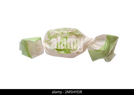 Biscuit de Virginie amaretti isolé sur fond blanc - amande douce amaretti Banque D'Images