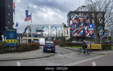 ZOETERMEER - le pont retiré du pont Nelson Mandela est temporairement situé le long de la A12, ce qui donne une vue complètement différente de la ville de Zoetermeer. ANP LEX VAN LIESHOUT pays-bas - belgique OUT Banque D'Images