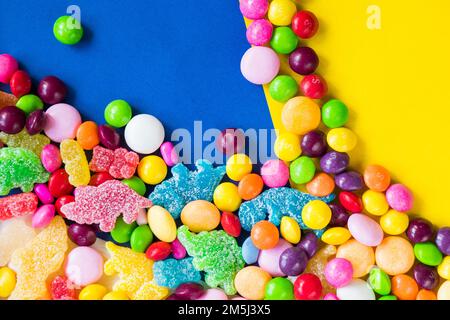 Un assortiment de bonbons et de gelées colorés Banque D'Images