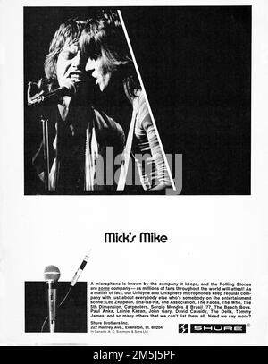 Une publicité pour les microphones Shure mettant en vedette les chanteurs Rolling Stones Mick Jagger et Keith Richards. D'un magazine musical de fin 1970s. Banque D'Images