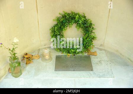 Une plaque liée à une statue du Mahatma Gandhi est vue sur la place Tavistock, dans le centre de Londres. Banque D'Images