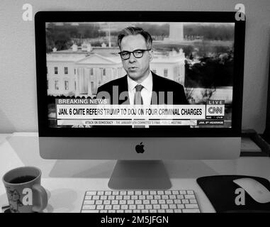 Une capture d'écran de CNN TV de Jack Tapper faisant état des renvois criminels du Comité du 6 janvier à Donald Trump aux États-Unis Ministère de la Justice. Banque D'Images