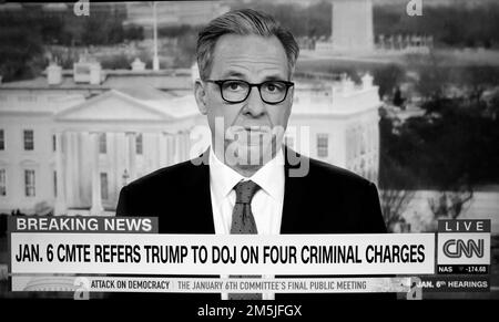 Une capture d'écran de CNN TV de Jack Tapper faisant état des renvois criminels du Comité du 6 janvier à Donald Trump aux États-Unis Ministère de la Justice. Banque D'Images