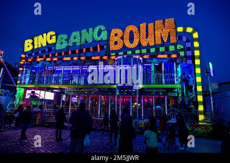 Paris, France. 27th décembre 2022. Funfair place de la Fontaine aux Lions de 1 décembre 2022 à 1 janvier 2023 dans le Parc de la Villette, Paris. Banque D'Images