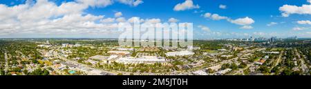 Miami, FL, Etats-Unis - 29 décembre 2022: Photo de drone aérienne du 163rd Street Mall North Miami Beach FL Banque D'Images