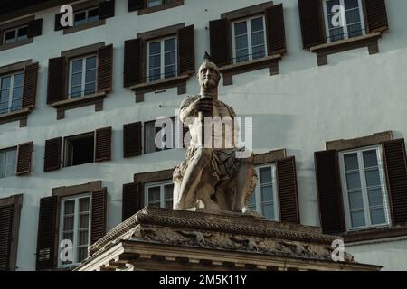 Le monument en marbre de Giovanni delle Bande Nere, une sculpture de la Renaissance italienne à Florence, en Toscane, en Italie Banque D'Images