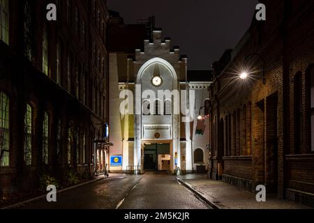 Finlaysoninkatu après la tombée de la nuit à Tampere, en Finlande Banque D'Images