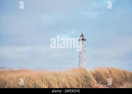 Phare de Lyngvig FYR sur la côte ouest danoise. Photo de haute qualité Banque D'Images