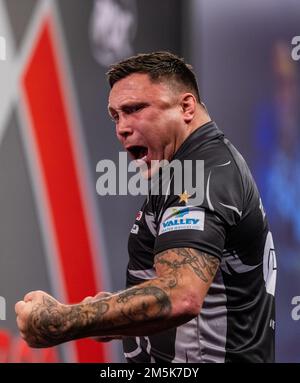 Gerwyn Price réagissant au cours du douze jour du Championnat du monde des fléchettes de Cazoo à Alexandra Palace, Londres. Date de la photo: Jeudi 29 décembre 2022. Banque D'Images