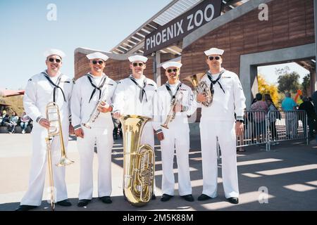 PHOENIX ARIZONA (21 MARS 2022) Navy Band Southwest (NBSW) Brass Quintet donne un concert au zoo de Phoenix. Banque D'Images