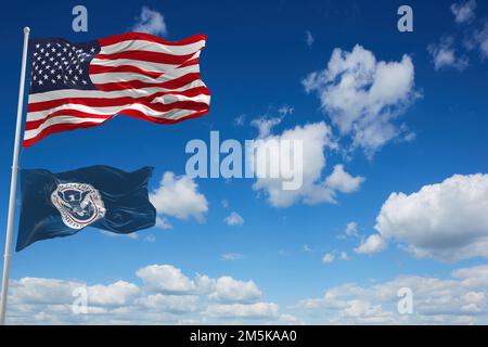 Minsk, Bélarus - mai 2021 : drapeau du Département de la sécurité intérieure des États-Unis qui agite dans le vent. États-Unis. Copier l'espace. illustration 3d, Banque D'Images