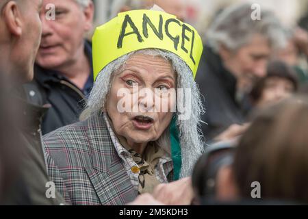 Image de la dernière créatrice de mode britannique et activiste Dame Vivienne Westwood lors de l'extradition de Don't Julian Assange march et du rassemblement de protestation dans le centre de Londres le 22nd février 2020. Banque D'Images