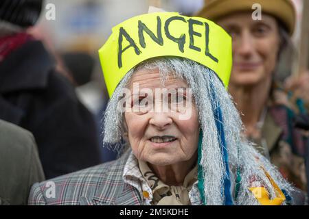 Image de la dernière créatrice de mode britannique et activiste Dame Vivienne Westwood lors de l'extradition de Don't Julian Assange march et du rassemblement de protestation dans le centre de Londres le 22nd février 2020. Banque D'Images